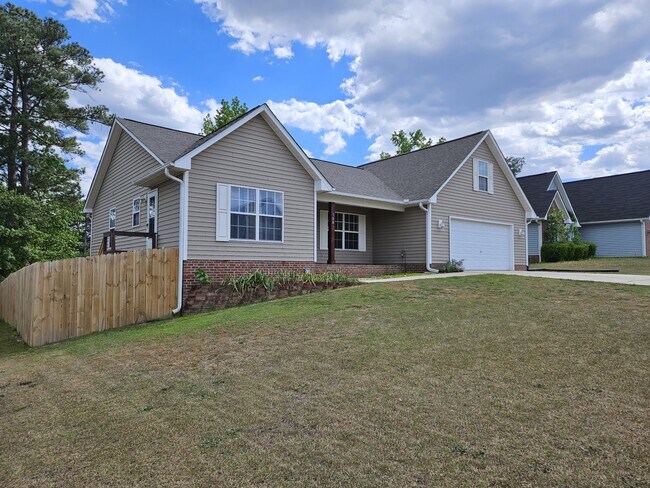 908 Broadmore Dr in Fayetteville, NC - Building Photo - Building Photo