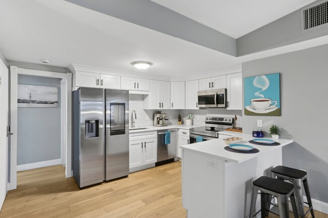 property at 115 W 7th St