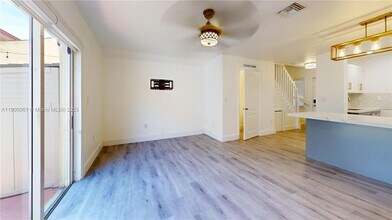 7965 NW 8th St in Miami, FL - Building Photo - Building Photo