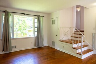 10000 Kinross Ave in Silver Spring, MD - Building Photo - Building Photo