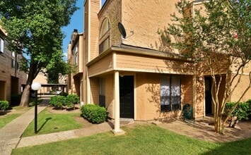 Aven East in Houston, TX - Building Photo - Building Photo