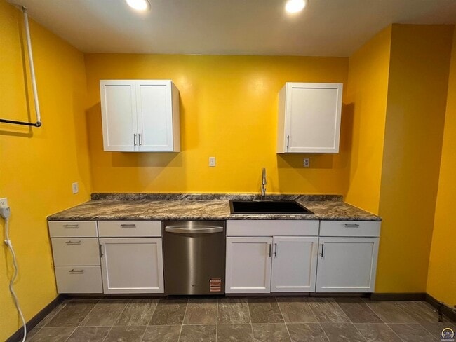 401 Constitution St in Emporia, KS - Foto de edificio - Building Photo