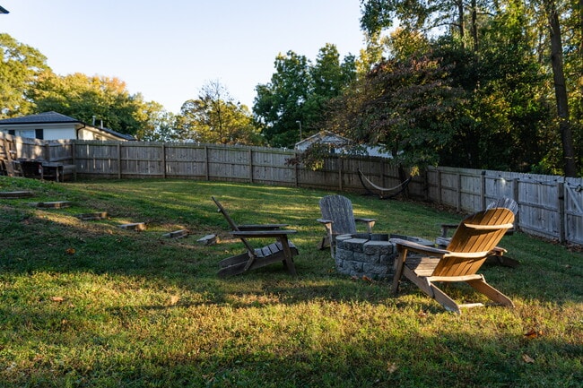 6121 King George Dr in Charlotte, NC - Building Photo - Building Photo