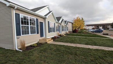Hidden Harbor Villas in Three Oaks, MI - Foto de edificio - Building Photo
