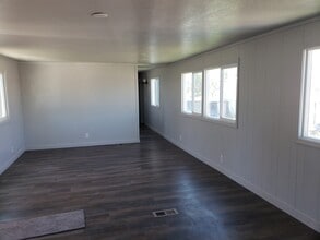 121 Teakwood St in Pocatello, ID - Foto de edificio - Building Photo