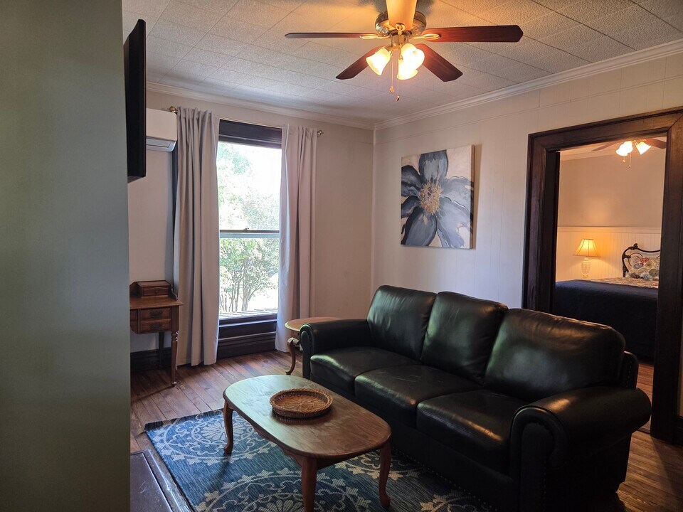 403 W Flower St, Unit A in Pulaski, TN - Building Photo