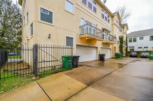 1610 Holman St in Houston, TX - Building Photo