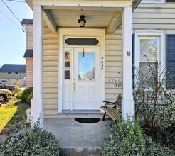 2050 State St, Unit 1 in East Petersburg, PA - Foto de edificio - Building Photo