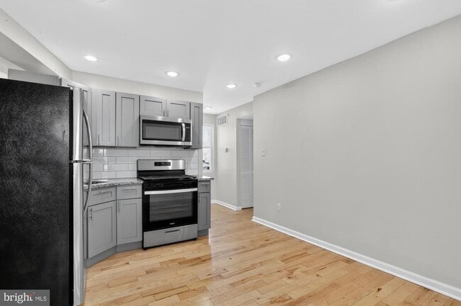 2604 Frankford Ave in Philadelphia, PA - Building Photo - Building Photo