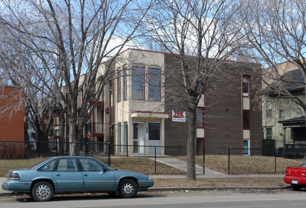 2022 S Park Ave in Minneapolis, MN - Foto de edificio