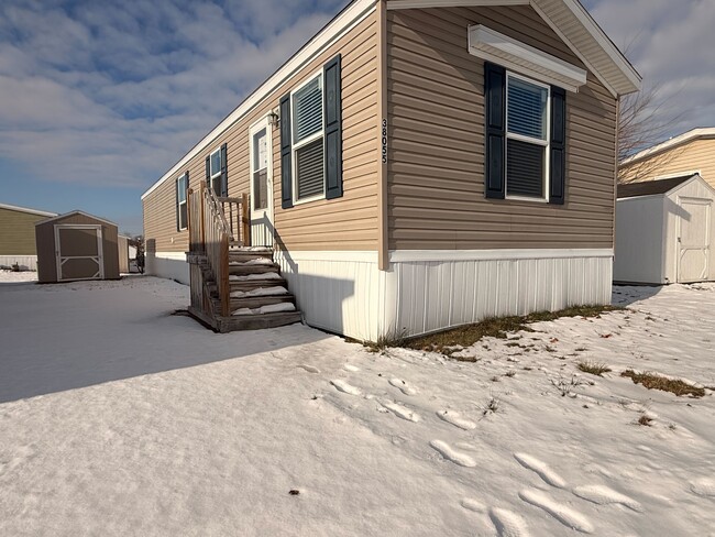 38055 Leverette Ave in Clinton Township, MI - Building Photo - Building Photo