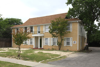 Milbeck Manor Apartments in Austin, TX - Foto de edificio - Building Photo