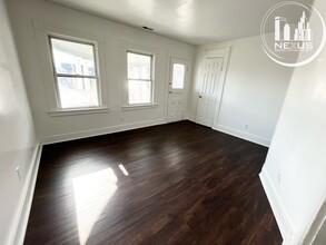 324 Willow St, Unit 3 in Waterbury, CT - Foto de edificio - Building Photo