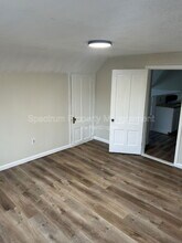 195 Holland St-Unit -4 in Lewiston, ME - Building Photo - Building Photo