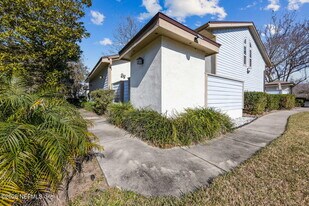 1604 Challenger Ct W in Jacksonville, FL - Building Photo