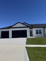 200 W Agnes Dr in Lincoln, NE - Building Photo