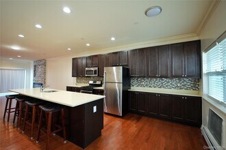 102 Cove Ct in Bronx, NY - Building Photo - Building Photo