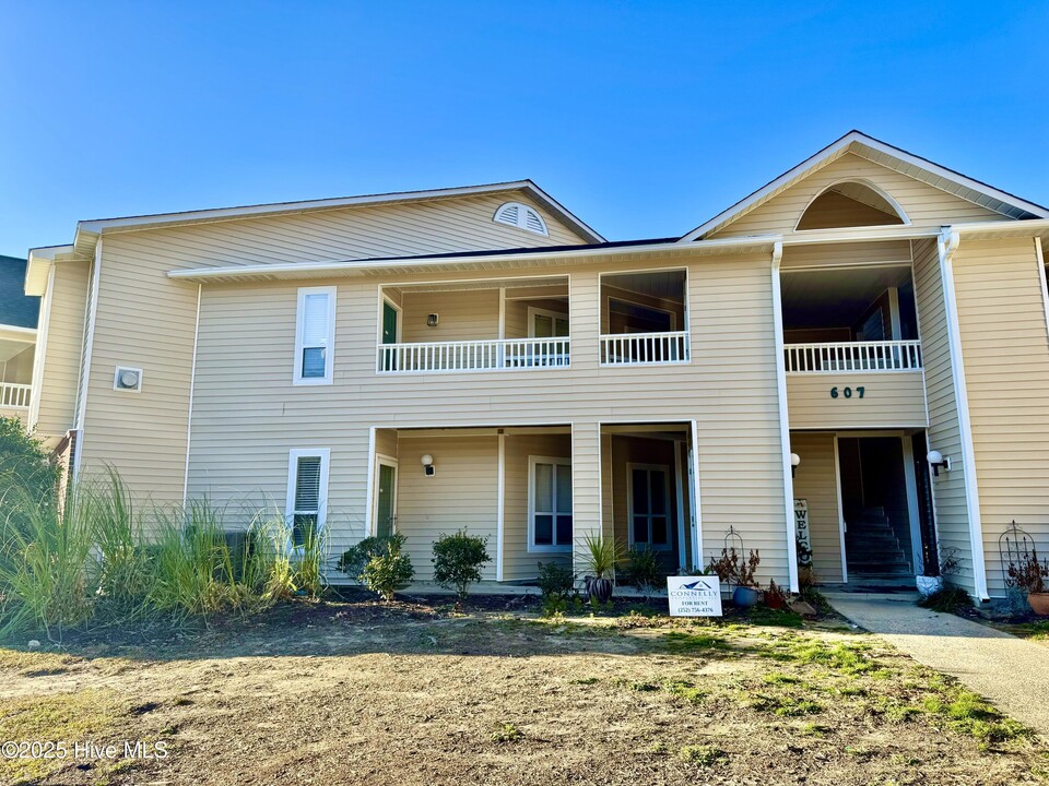 607 Spring Forest Rd in Greenville, NC - Building Photo