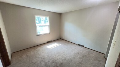 20108 E Blue Mills Ct in Independence, MO - Building Photo - Building Photo