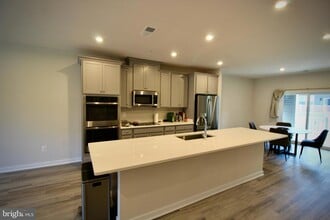 4619 Olivine Dr in Chantilly, VA - Building Photo - Building Photo