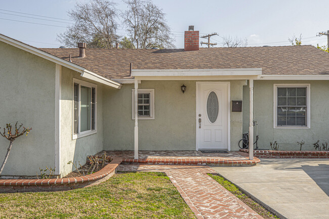 7820 Lasaine Ave in Northridge, CA - Building Photo - Building Photo