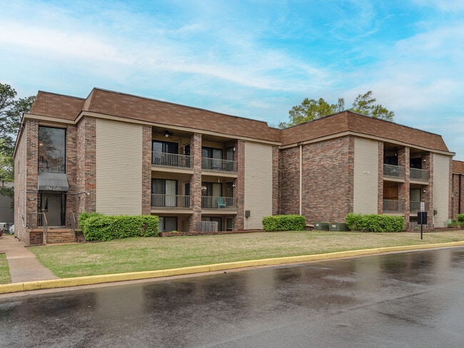 1859 Poplar Woods Cir W, Unit 102 in Germantown, TN - Building Photo - Building Photo