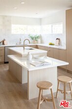 6541 De Longpre Ave in Los Angeles, CA - Building Photo - Building Photo