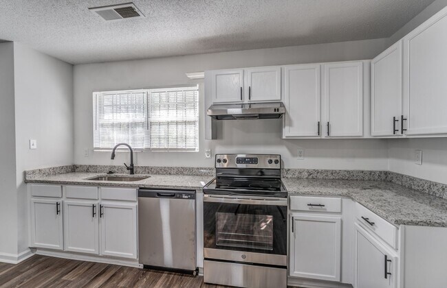 2551 Parkview Dr in Memphis, TN - Building Photo - Building Photo