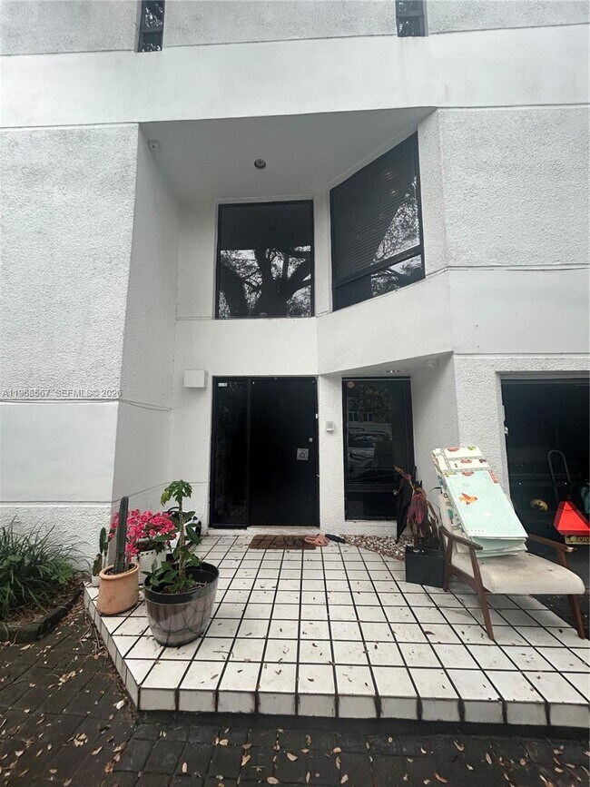 2950 Jackson Ave in Miami, FL - Building Photo - Building Photo