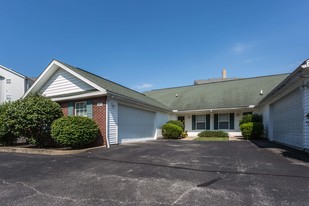 Portage View West in Cuyahoga Falls, OH - Building Photo