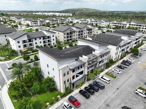 7865 NW 104th Ave, Unit 33 in Doral, FL - Building Photo - Building Photo