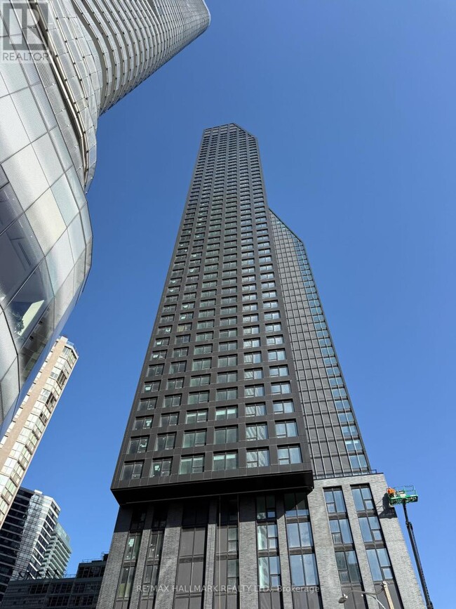 8-2108 Wellesley St W in Toronto, ON - Building Photo - Building Photo