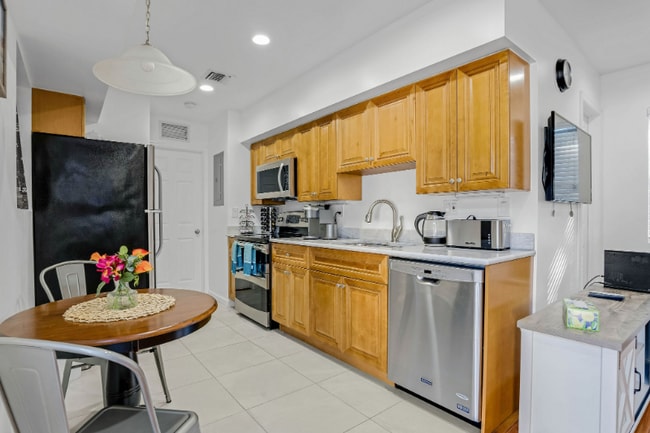 3450 S Olive Ave in West Palm Beach, FL - Building Photo - Building Photo