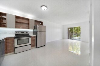 8200 SW 210th St-Unit -216 in Cutler Bay, FL - Building Photo - Building Photo