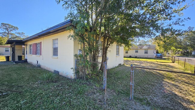 1590 Hurst Pl in Jacksonville, FL - Building Photo - Building Photo