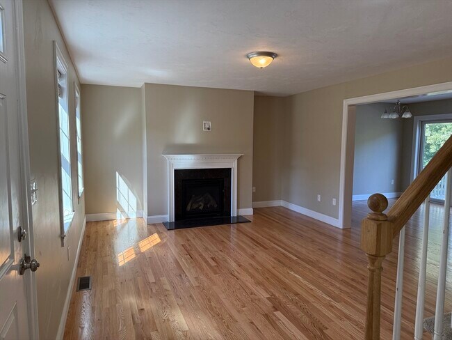 87 Center St in Carver, MA - Building Photo - Building Photo