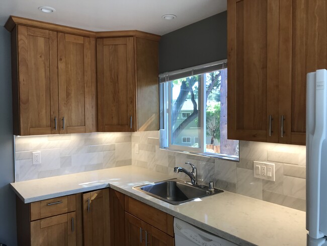 352 Waverley St in Menlo Park, CA - Building Photo - Building Photo