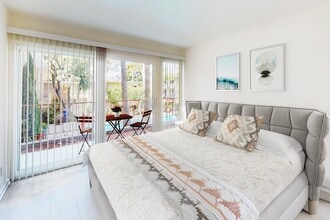 West Park Village in Los Angeles, CA - Foto de edificio - Building Photo
