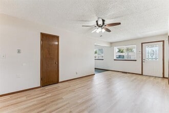121 Larry Ave in Yukon, OK - Building Photo - Building Photo