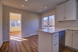 5715 N Cicero Ave in Chicago, IL - Building Photo - Building Photo