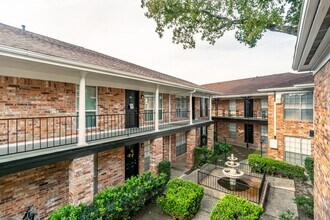 Life at Jackson Square in Houston, TX - Building Photo - Building Photo