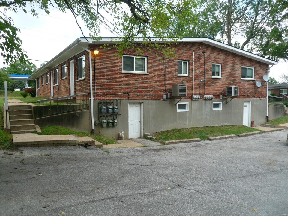 9354 Olive Blvd in Olivette, MO - Building Photo