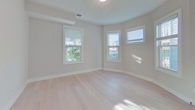 37 Calumet St, Unit 1 in Boston, MA - Building Photo - Building Photo