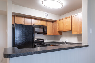 Woodmont Park Apartments in Rockville, MD - Building Photo - Interior Photo