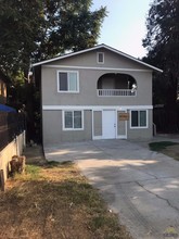 125 Hughes Ave in Bakersfield, CA - Building Photo - Building Photo