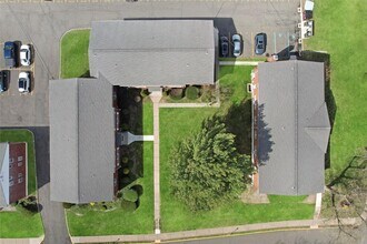 237 N Middletown Rd in Pearl River, NY - Building Photo - Building Photo