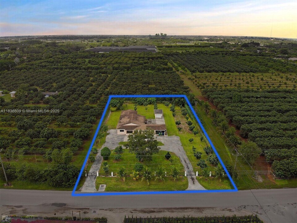 25600 SW 157th Ave in Homestead, FL - Building Photo