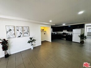 10952 1/2 Wilmington Ave in Los Angeles, CA - Building Photo - Building Photo