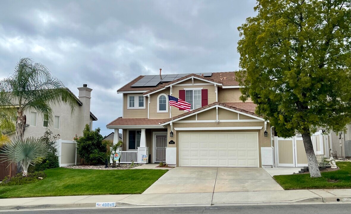 40045 Lafayette Dr in Murrieta, CA - Foto de edificio