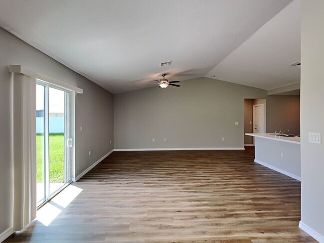 13611 Catbird Dr in Ft. Myers, FL - Building Photo - Building Photo